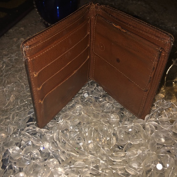 Louis Vuitton bifold wallet - Picture 6 of 12